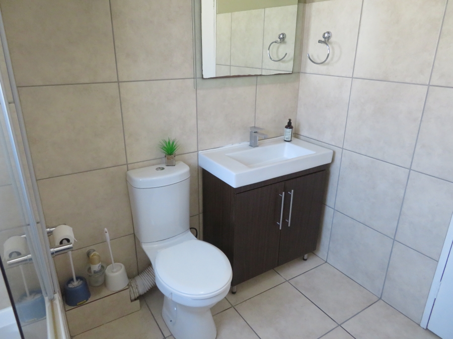 To Let 2 Bedroom Property for Rent in Kenilworth Western Cape